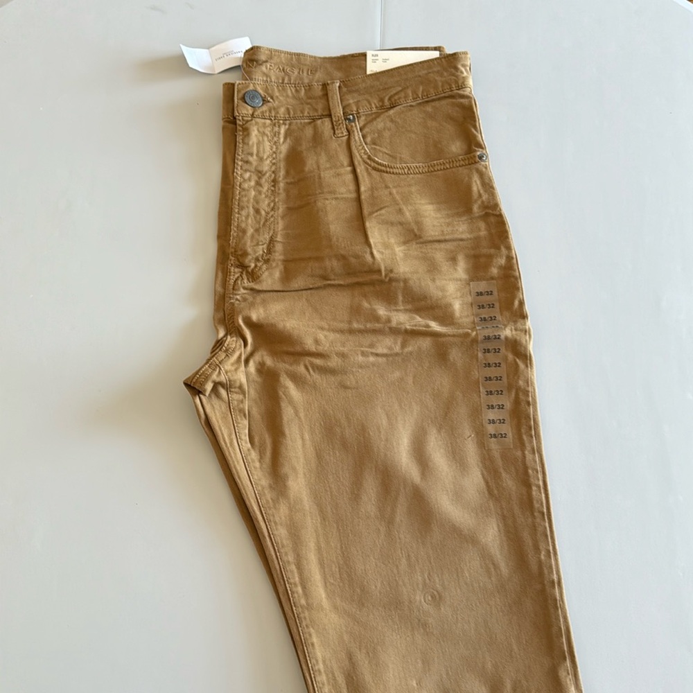 American Eagle Men’s Khaki Colored skinny jeans size 38 x 32
